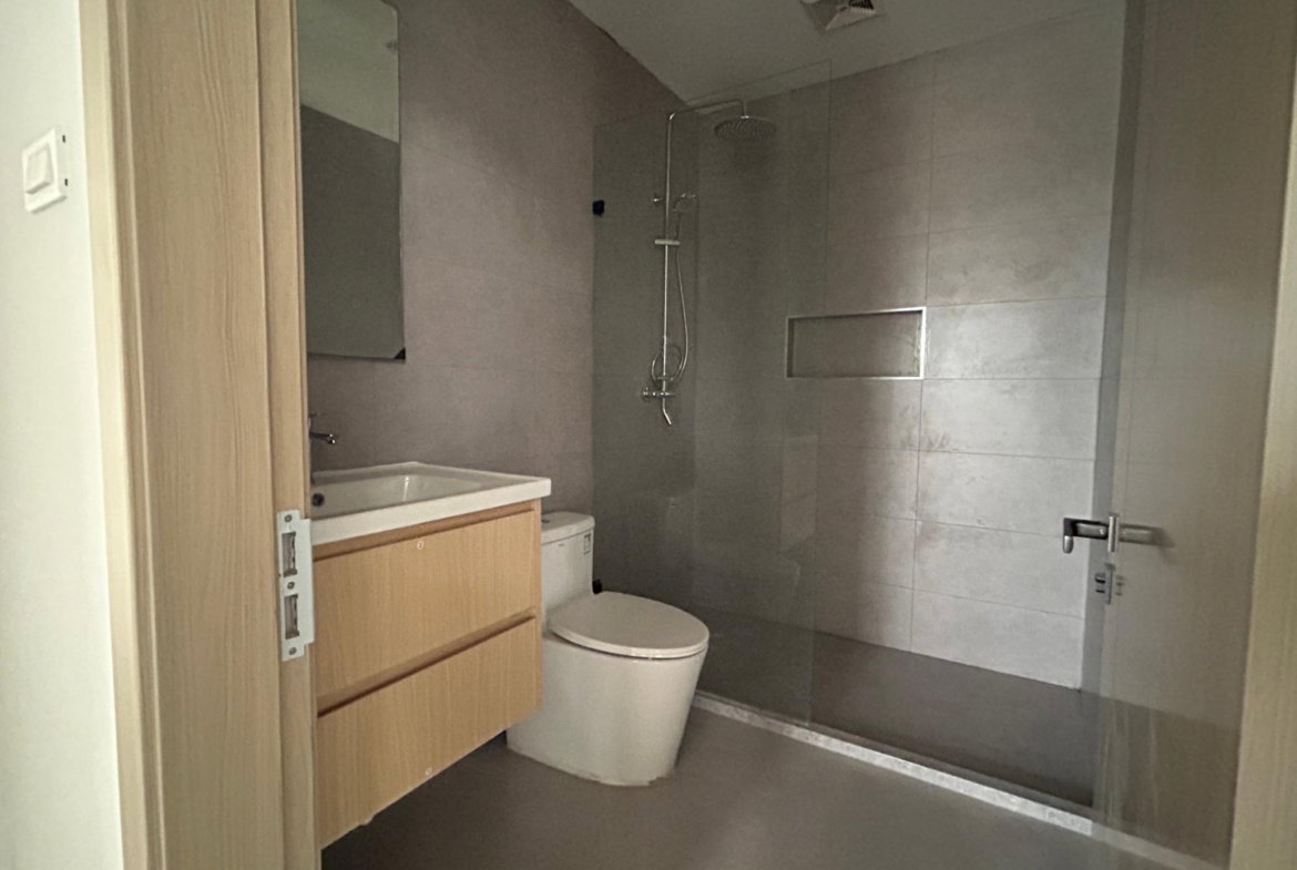 Seventeenth image of 402-2 Somerton Avenue in Kingston 6, St. Andrew, Jamaica - property is For Sale