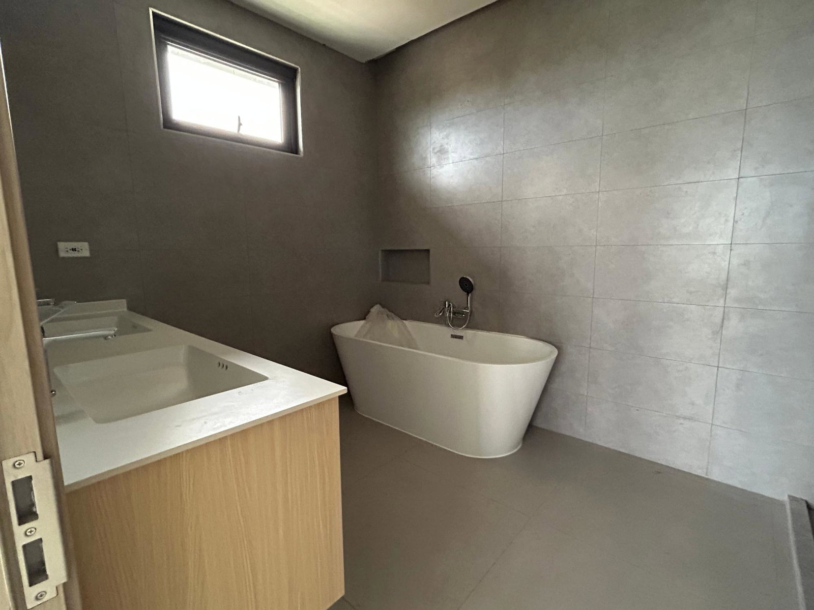 Tenth image of 402-2 Somerton Avenue in Kingston 6, St. Andrew, Jamaica - property is For Sale