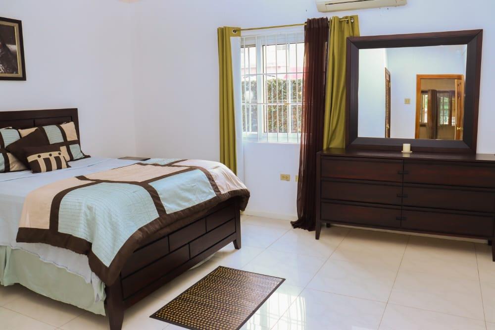 Fifth image of 5-9a Liguanea Avenue in Kingston 6, St. Andrew, Jamaica - property is For Rent