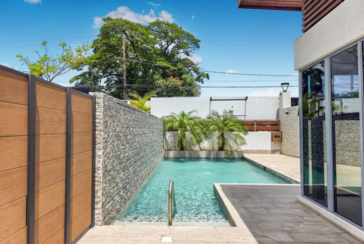 Thirteenth image of 19-27-29 Hopefield Avenue in Kingston 6, St. Andrew, Jamaica - property is For Rent