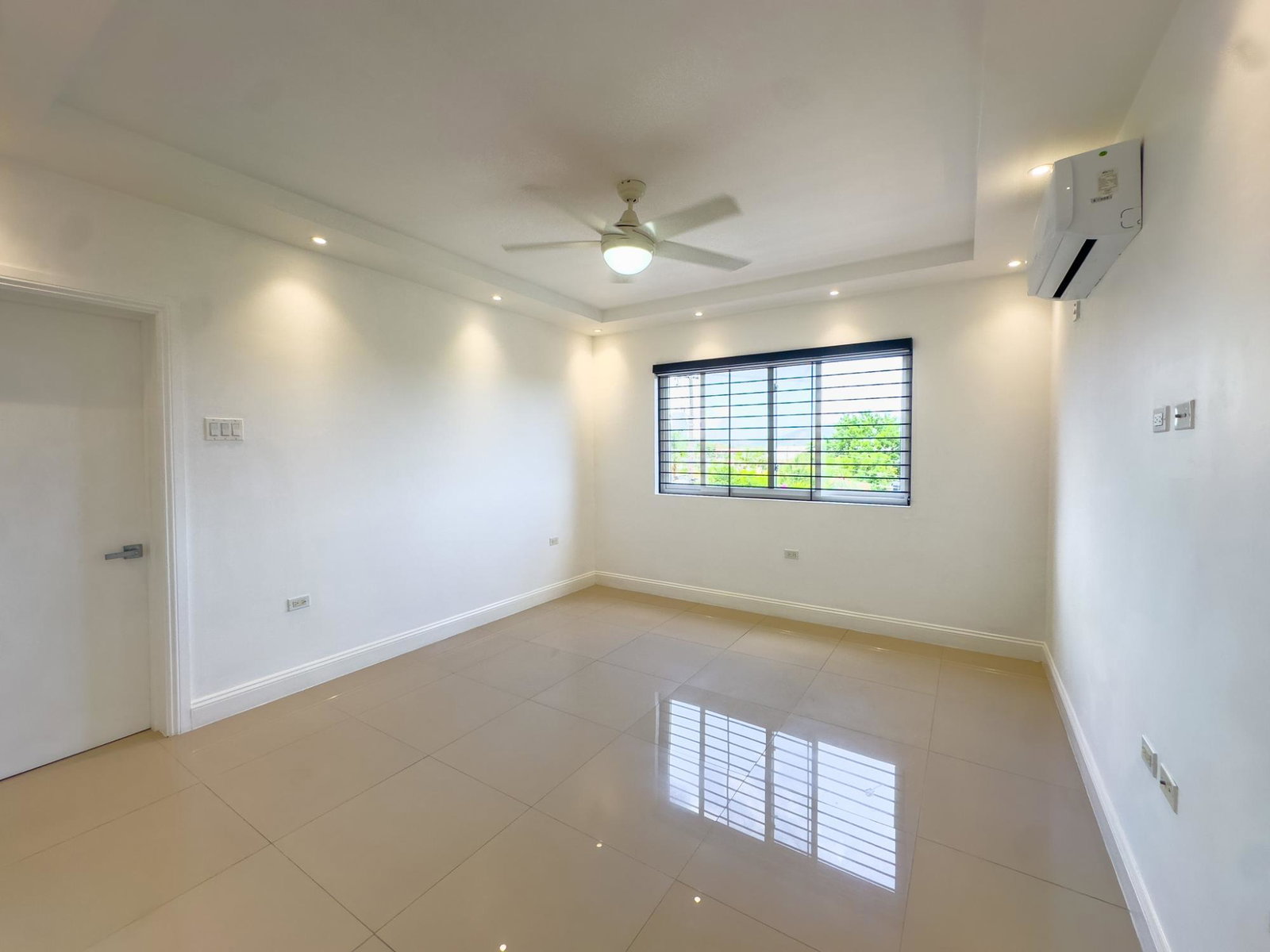 Tenth image of Apt 5-11 1/2 Charlemont Avenue in Kingston 6, St. Andrew, Jamaica - property is For Rent
