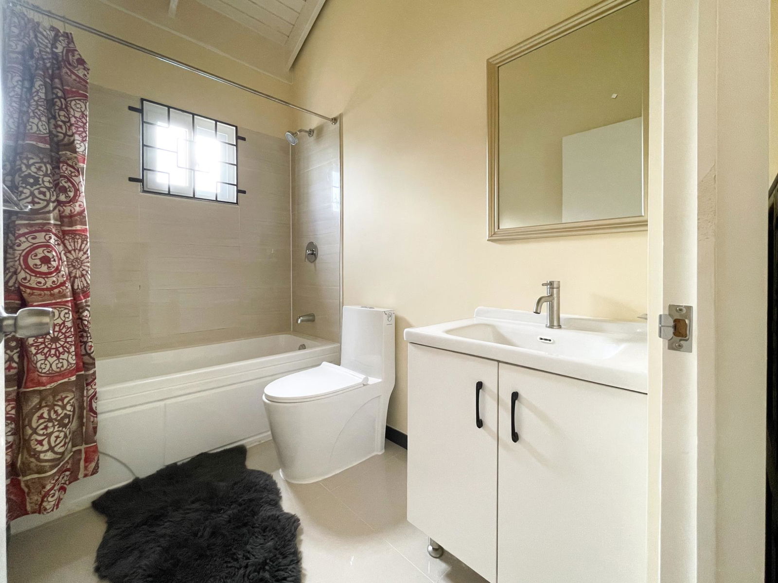 Fifth image of 160 Edmund Ridge Estate in Montego Bay, St. James, Jamaica - property is For Rent