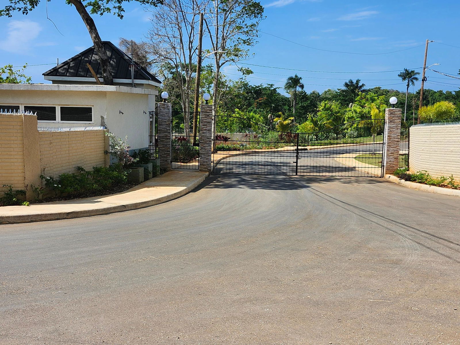 Modern-2-Bedroom-Townhouse-for-Rent-in-Camelot-Village-Discovery-Bay-St-Ann Second image of 7- Camelot Village, Discover in Discovery Bay, St. Ann, Jamaica - property is For Rent