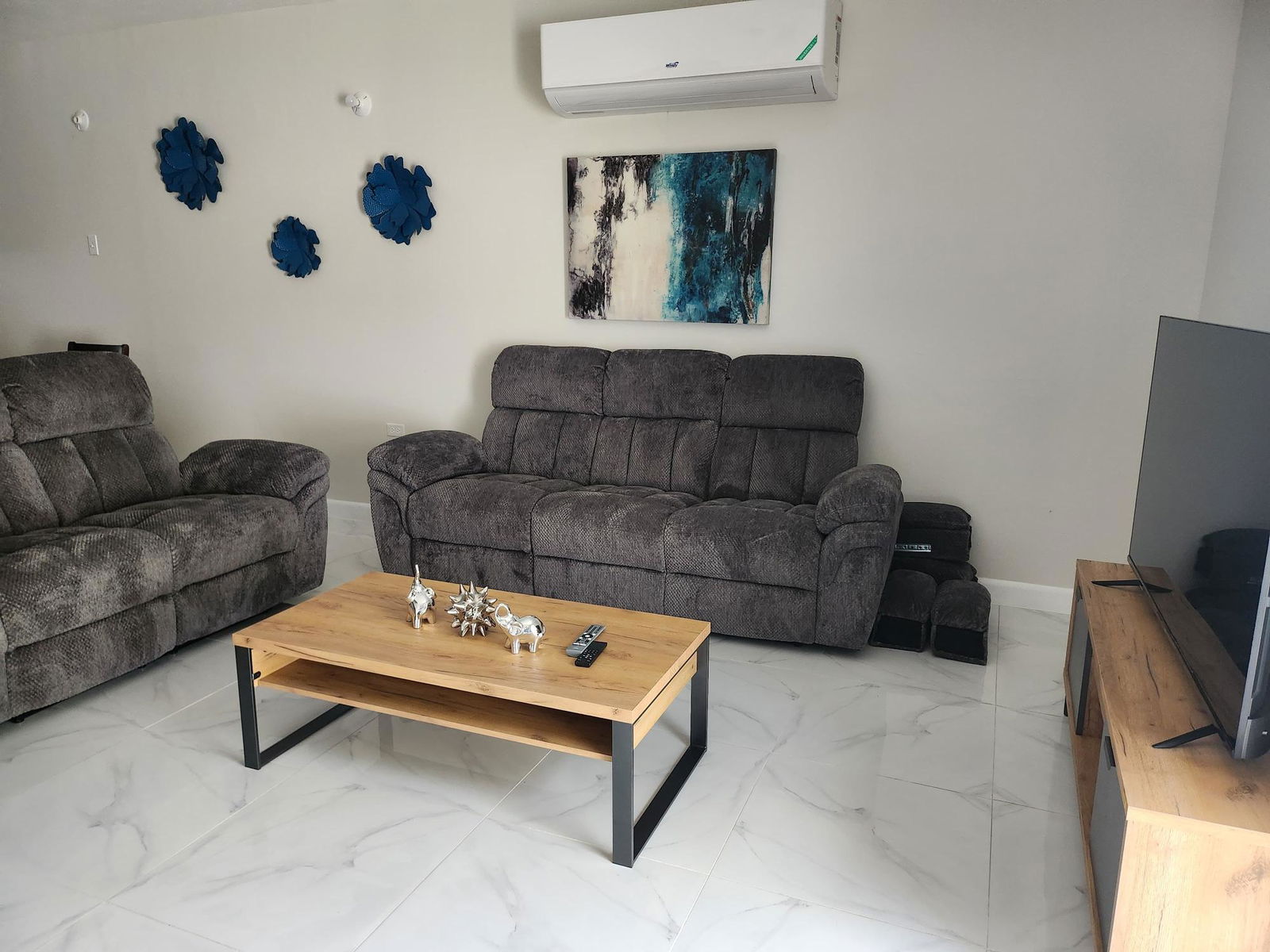 Modern-2-Bedroom-Townhouse-for-Rent-in-Camelot-Village-Discovery-Bay-St-Ann Seventh image of 7- Camelot Village, Discover in Discovery Bay, St. Ann, Jamaica - property is For Rent