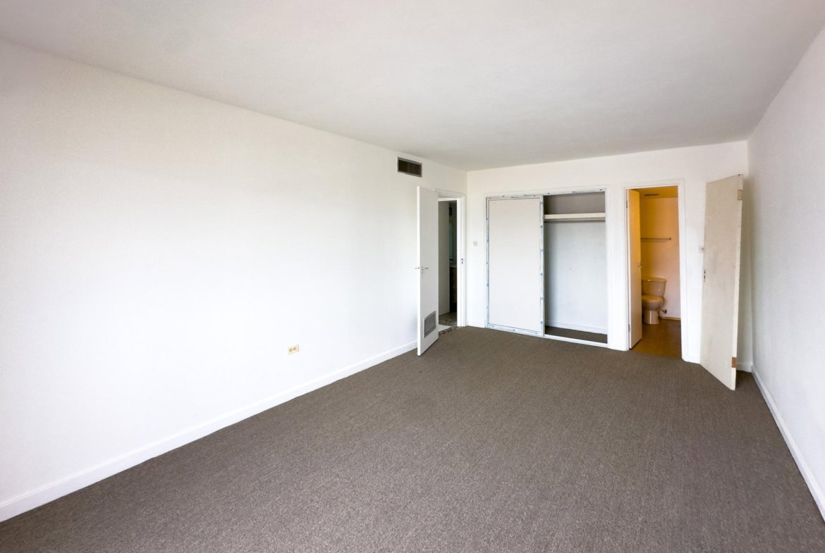 Seventeenth image of 8h-8 Ocean Boulevard in KINGSTON, Kingston, Jamaica - property is For Rent