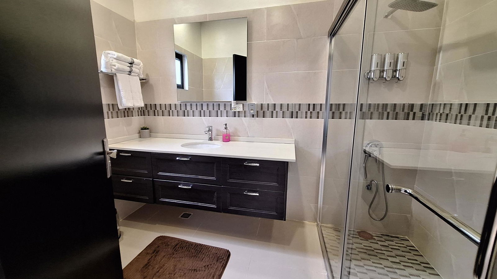 Modern-3-Bedroom-Home-for-Sale-in-Pyramid-Point-Ocho-Rios-St.-Ann Fourteenth image of 29-29 Pyramid Point in Ocho Rios, St. Ann, Jamaica - property is For Sale