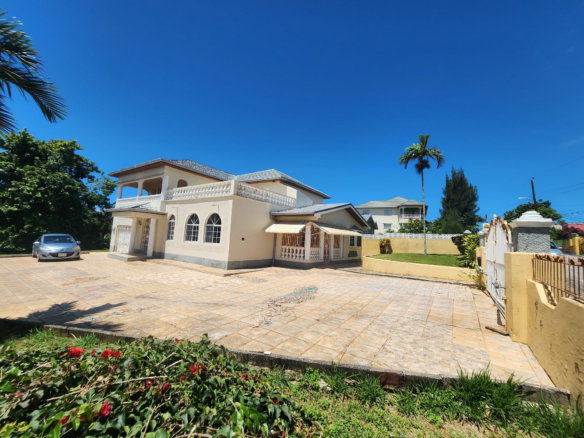 First image of 10 Wint Glade in Mandeville, Manchester, Jamaica - property is For Sale