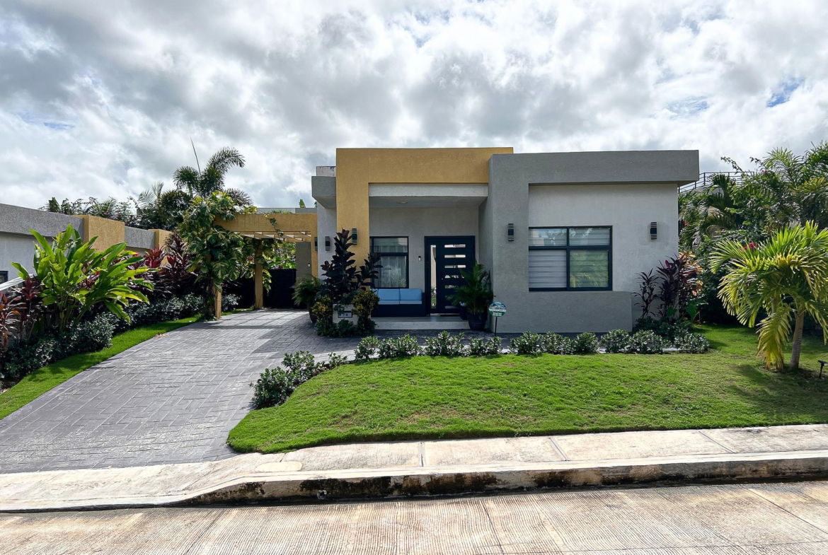 First image of 79 Pyramid Point in Ocho Rios, St. Ann, Jamaica - property is For Sale