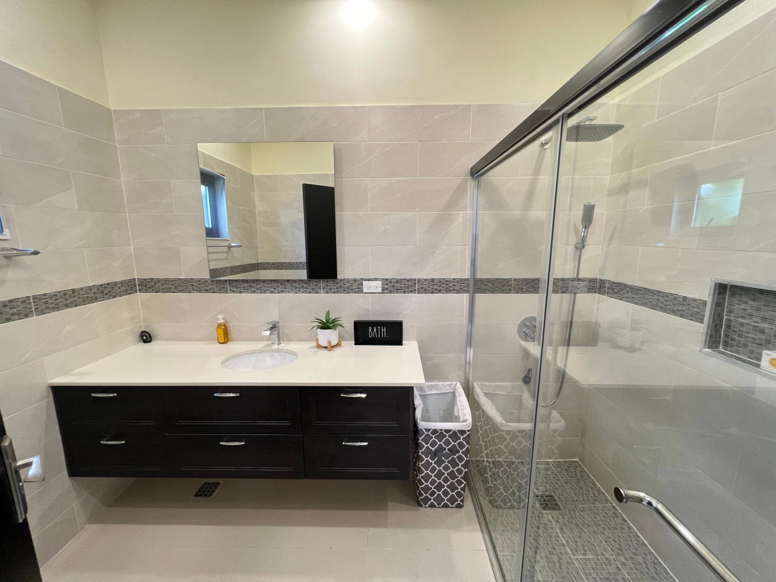 Modern-3-Bedroom-Villa-for-Sale-in-Pyramid-Point-Ocho-Rios-St.-Ann Twenty-Second image of 79 Pyramid Point in Ocho Rios, St. Ann, Jamaica - property is For Sale