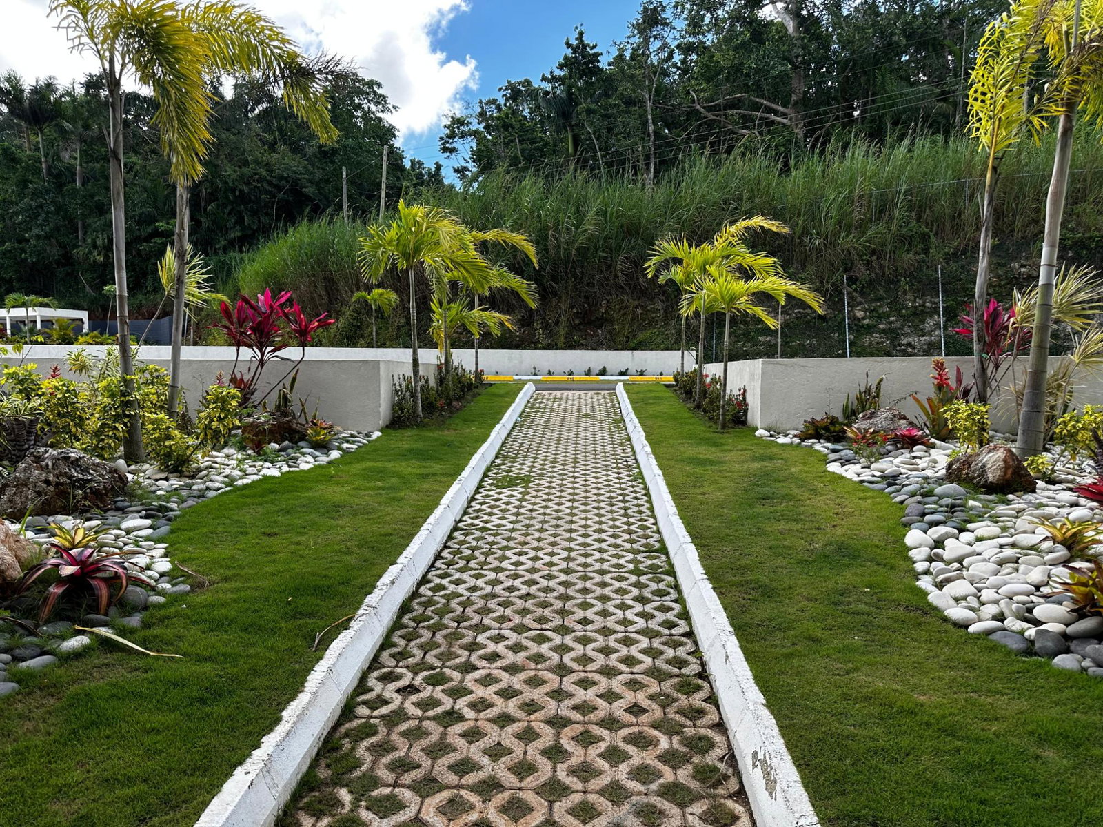 Sixth image of 401-avista Bloomfield in Mandeville, Manchester, Jamaica - property is For Rent