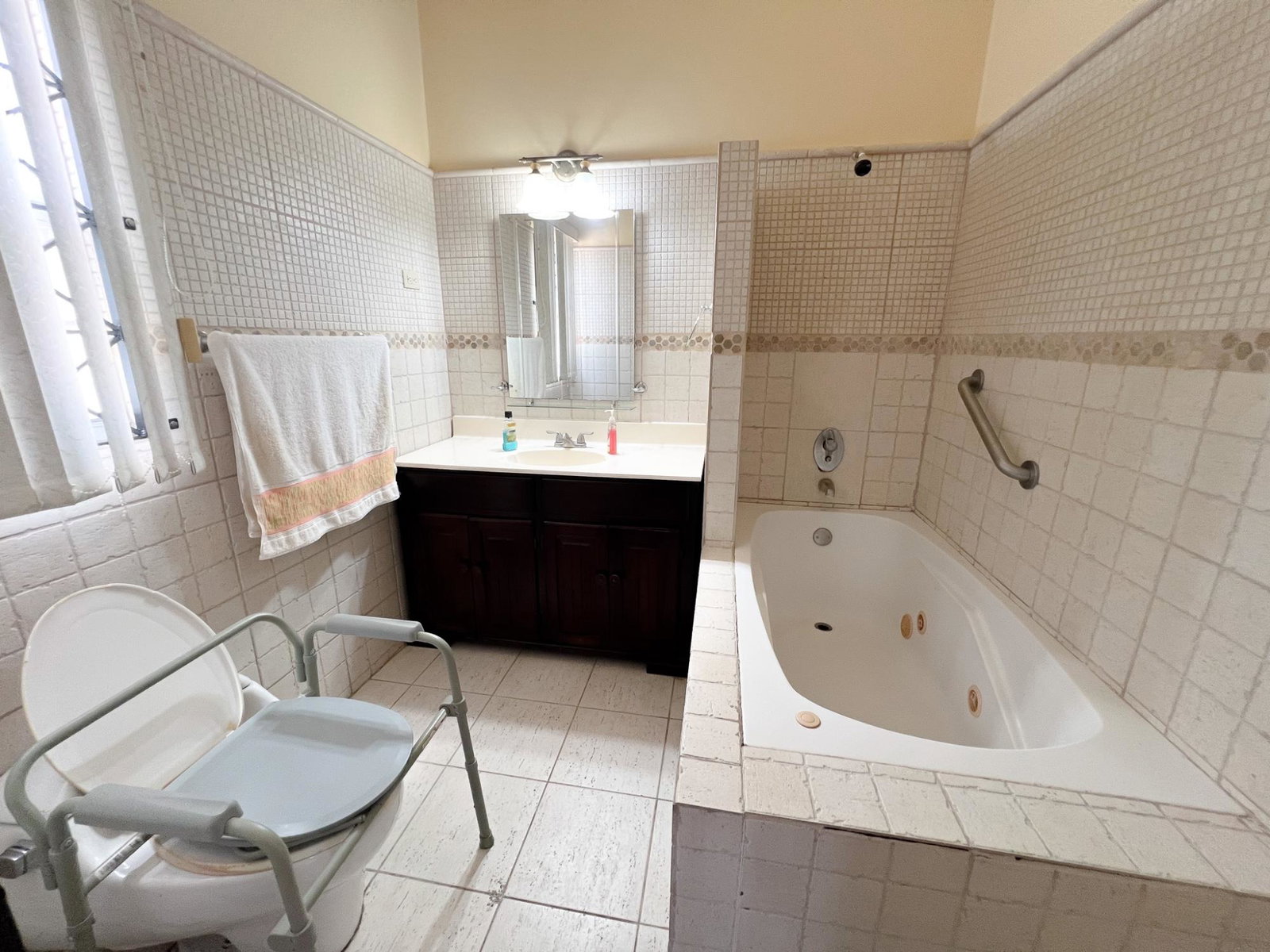 Twenty-Third image of Arabella Close el Prado in Spanish Town, St. Catherine, Jamaica - property is For Sale