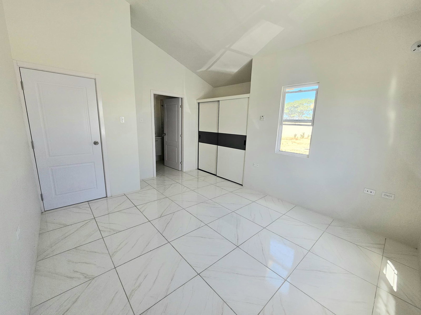 First image of Emerald Crescent-phoenix in Phoenix Park, St. Catherine, Jamaica - property is For Sale
