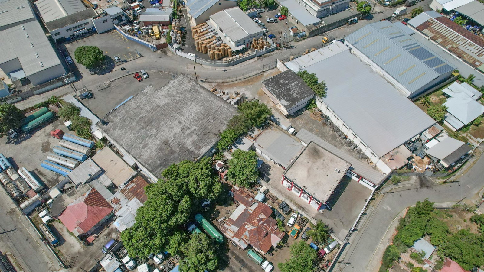 Fifth image of 8 Retirement Crescent in Kingston 5, St. Andrew, Jamaica - property is For Rent