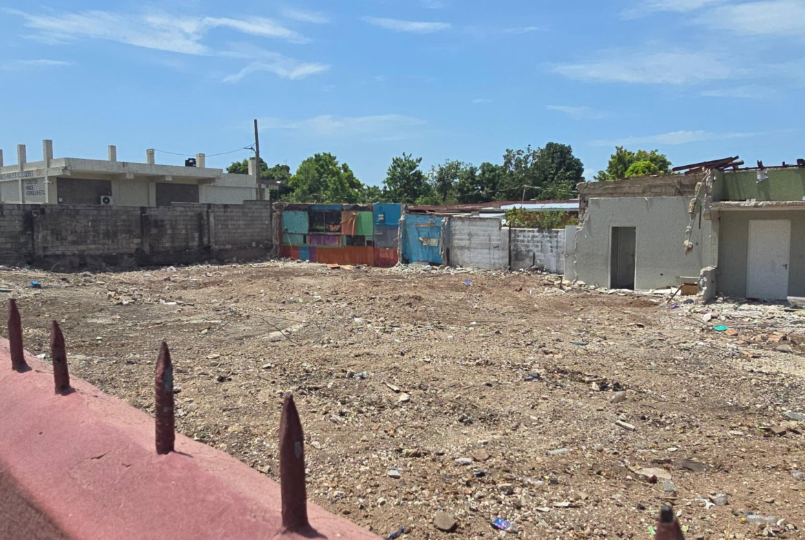 Seventh image of Molynes Road in Kingston 10, St. Andrew, Jamaica - property is For Rent