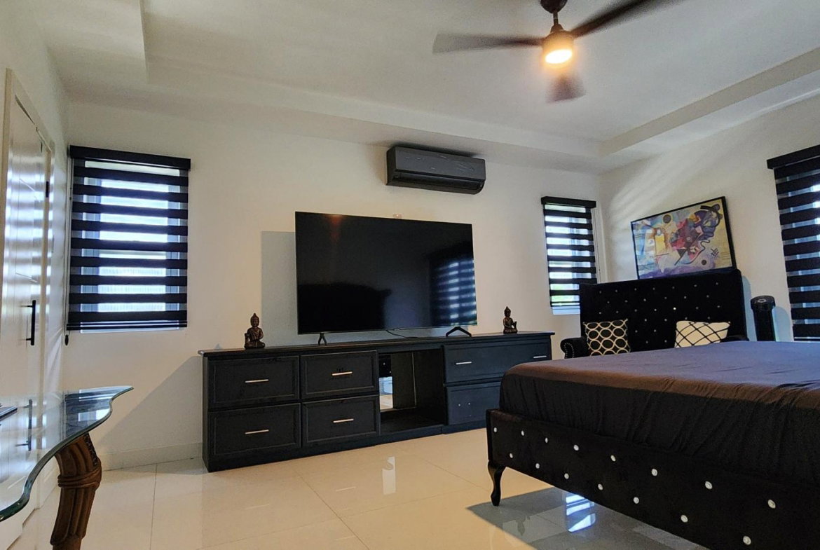 Seventh image of 404-22a East Kings House Road in Kingston 6, St. Andrew, Jamaica - property is For Sale