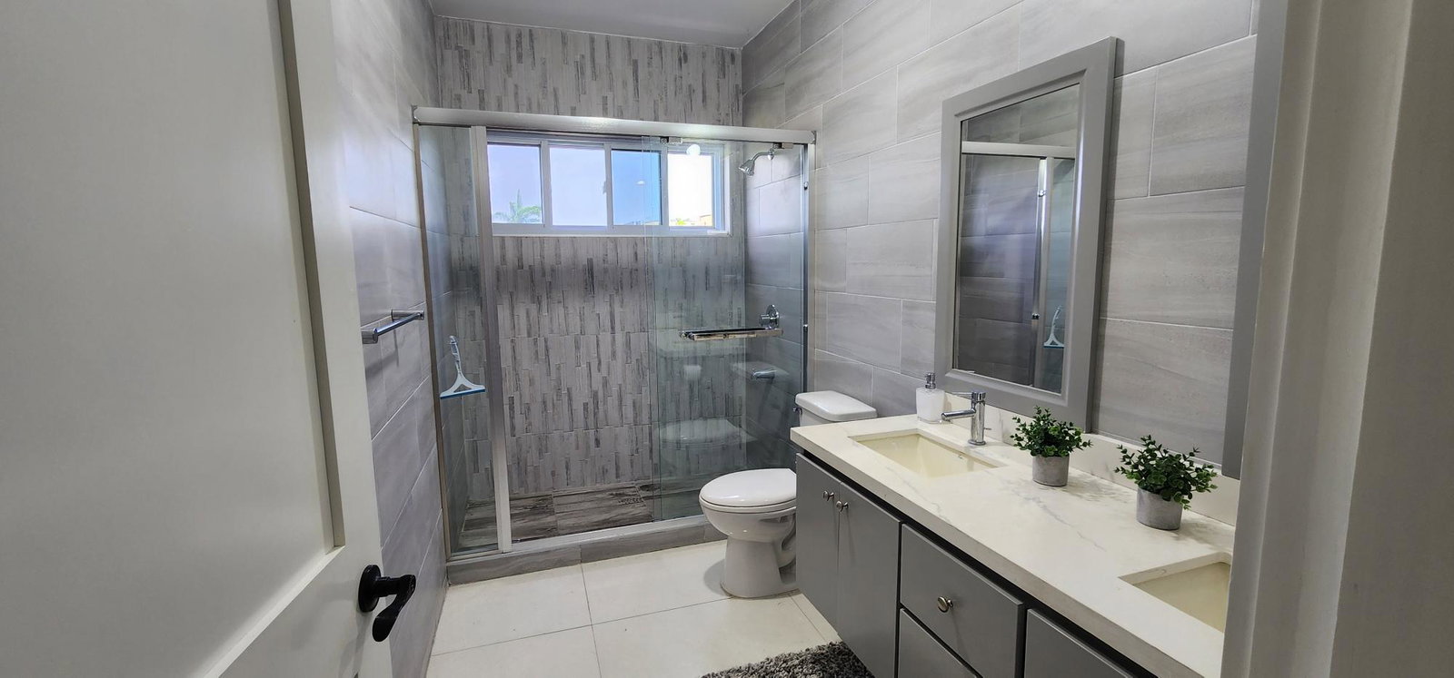 Renovated-2-Bed-2.5-Bath-Apartment-for-Sale-on-East-Kings-House-Road-St.-Andrew-Jamaica Ninth image of 404-22a East Kings House Road in Kingston 6, St. Andrew, Jamaica - property is For Sale