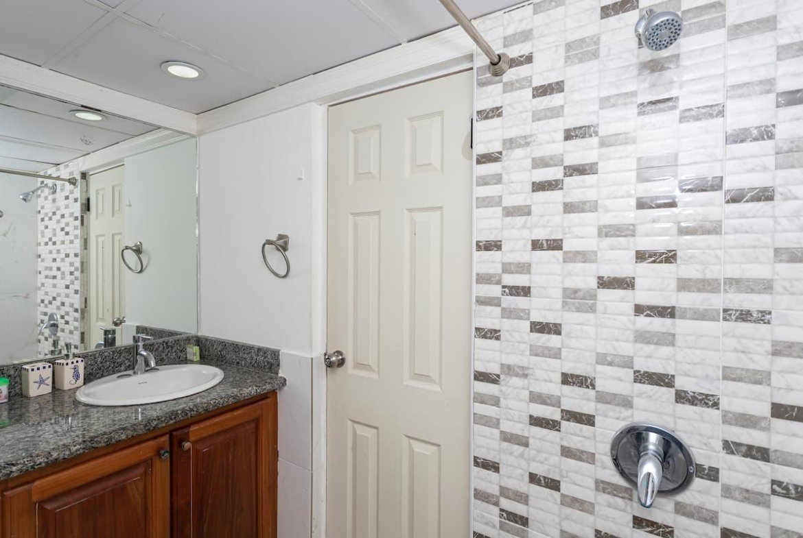 Seventh image of 608- 11 Queens Dr, St. James in Montego Bay, St. James, Jamaica - property is For Sale