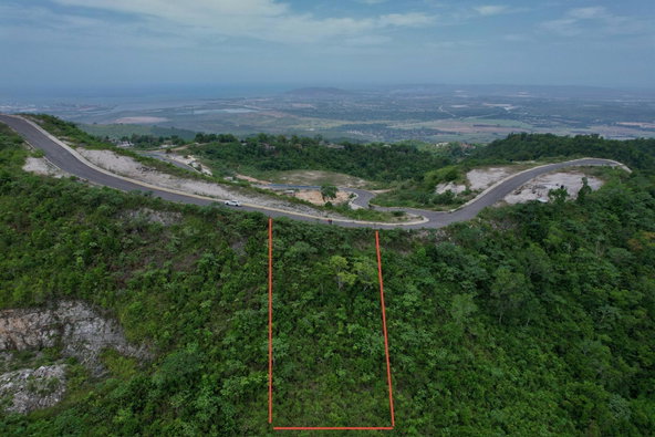 Seventh image of 33 Chanteclaire Avenue in Red Hills, St. Andrew, Jamaica - property is For Sale