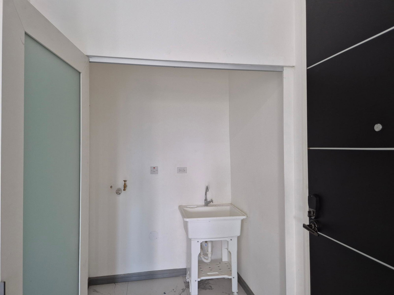 Sky-View-Luxury-Apartments-for-Rent-in-Kingston-6-Jamaica-Modern-3rd-Floor-Apartment Sixteenth image of 19-2 Hibiscus Drive in Kingston 6, St. Andrew, Jamaica - property is For Rent