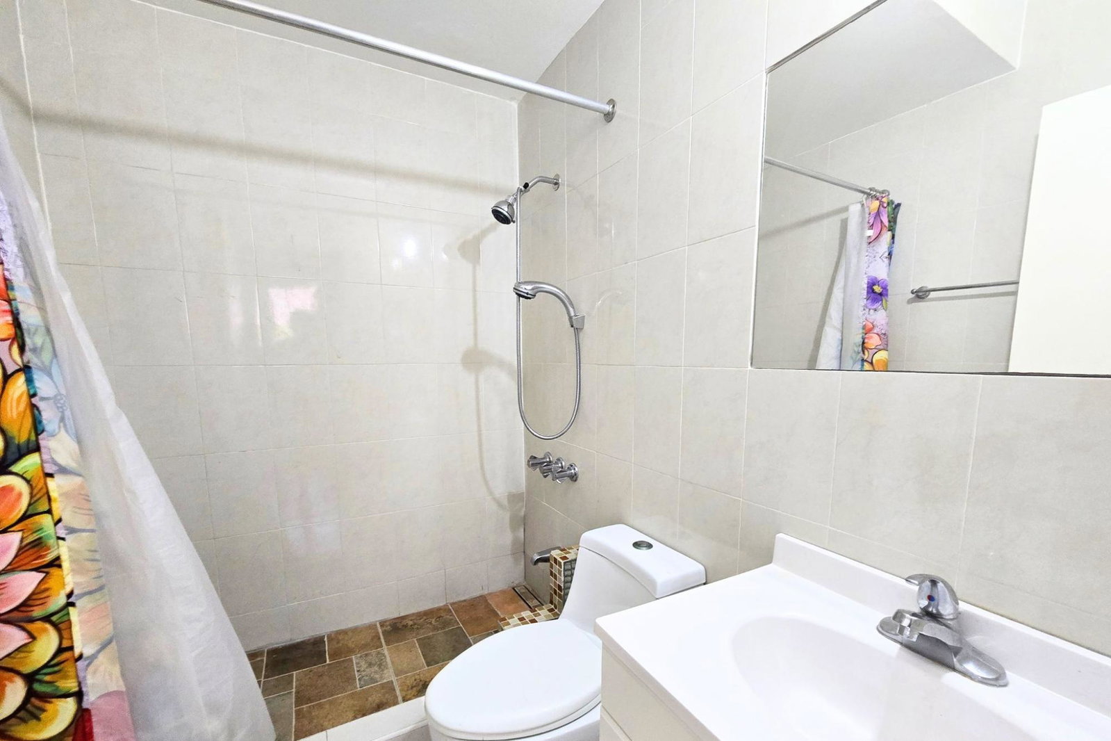 Tenth image of 12-1-4 Maeven Avenue in Kingston 6, St. Andrew, Jamaica - property is For Rent