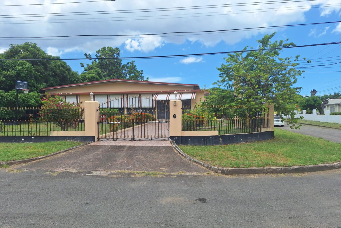 First image of 17 Sunnyfield Drive, Havenda in Kingston 19, St. Andrew, Jamaica - property is For Sale