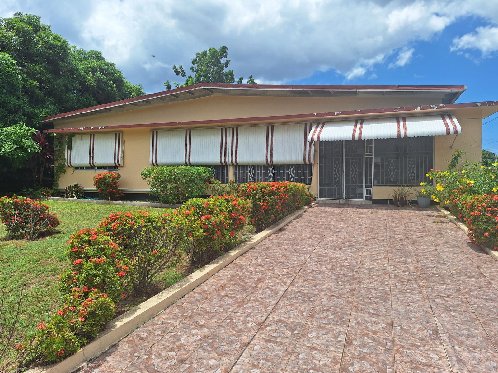 Third image of 17 Sunnyfield Drive, Havenda in Kingston 19, St. Andrew, Jamaica - property is For Sale