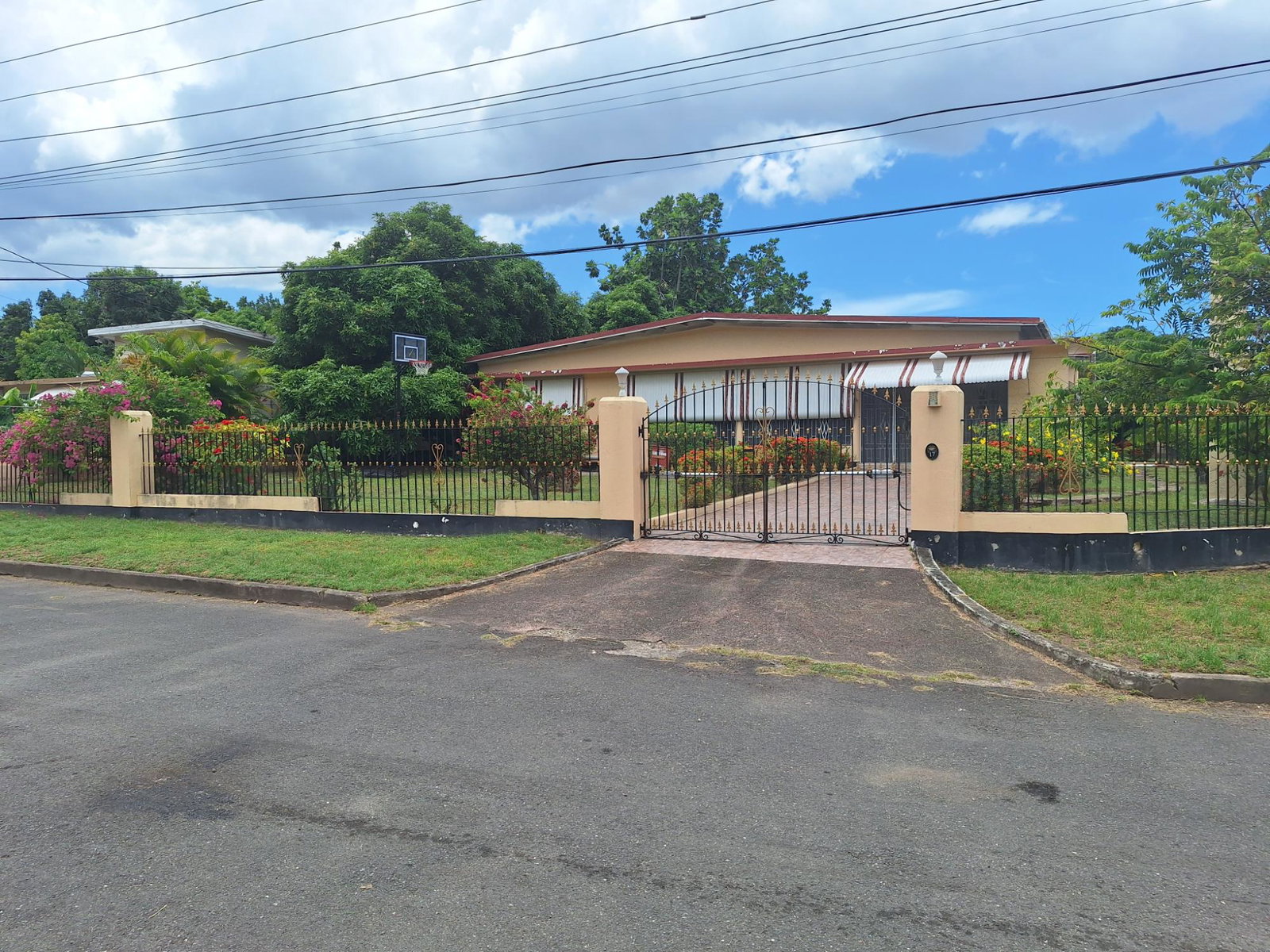 Twenty-First image of 17 Sunnyfield Drive, Havenda in Kingston 19, St. Andrew, Jamaica - property is For Sale