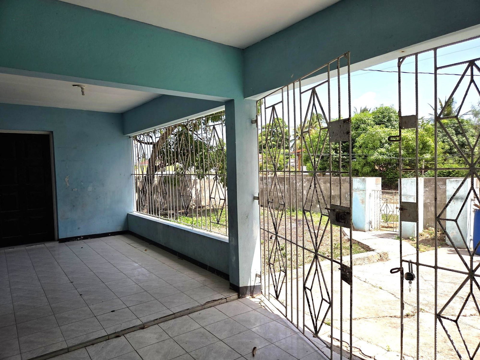 Spacious-4-Bedroom-House-for-Sale-in-Jamaica-St.-Catherine-46-Leamington-Dr Fourth image of 46 Leamington Drive in Spanish Town, St. Catherine, Jamaica - property is For Sale