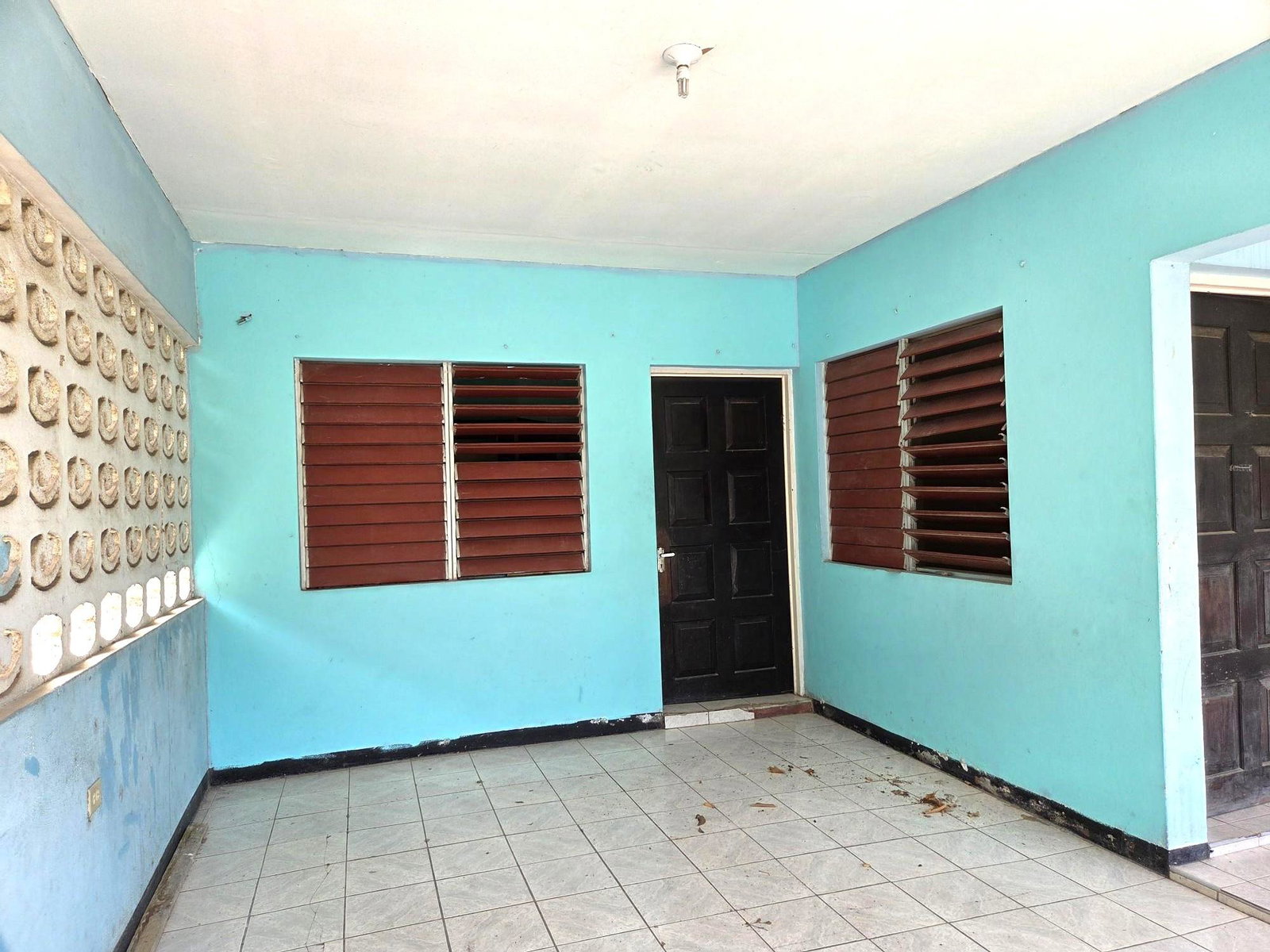 Spacious-4-Bedroom-House-for-Sale-in-Jamaica-St.-Catherine-46-Leamington-Dr Fifth image of 46 Leamington Drive in Spanish Town, St. Catherine, Jamaica - property is For Sale
