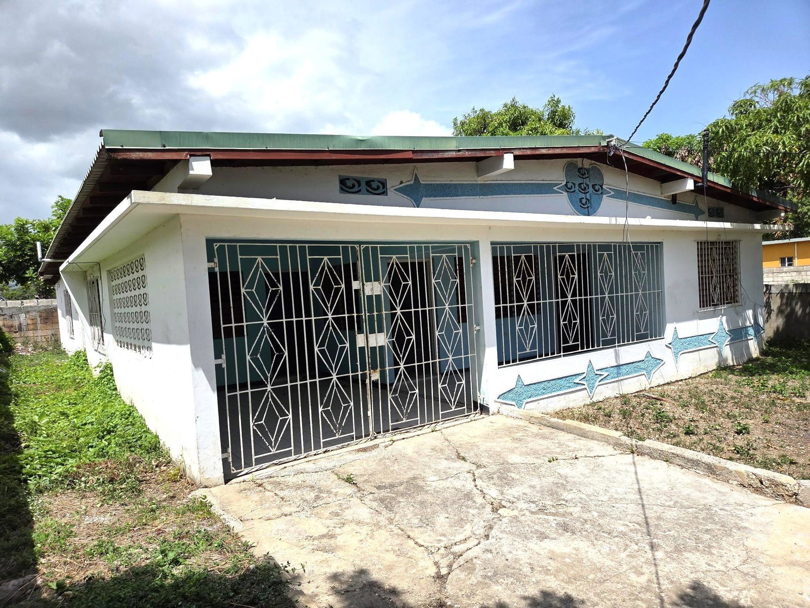 Spacious-4-Bedroom-House-for-Sale-in-Jamaica-St.-Catherine-46-Leamington-Dr First image of 46 Leamington Drive in Spanish Town, St. Catherine, Jamaica - property is For Sale