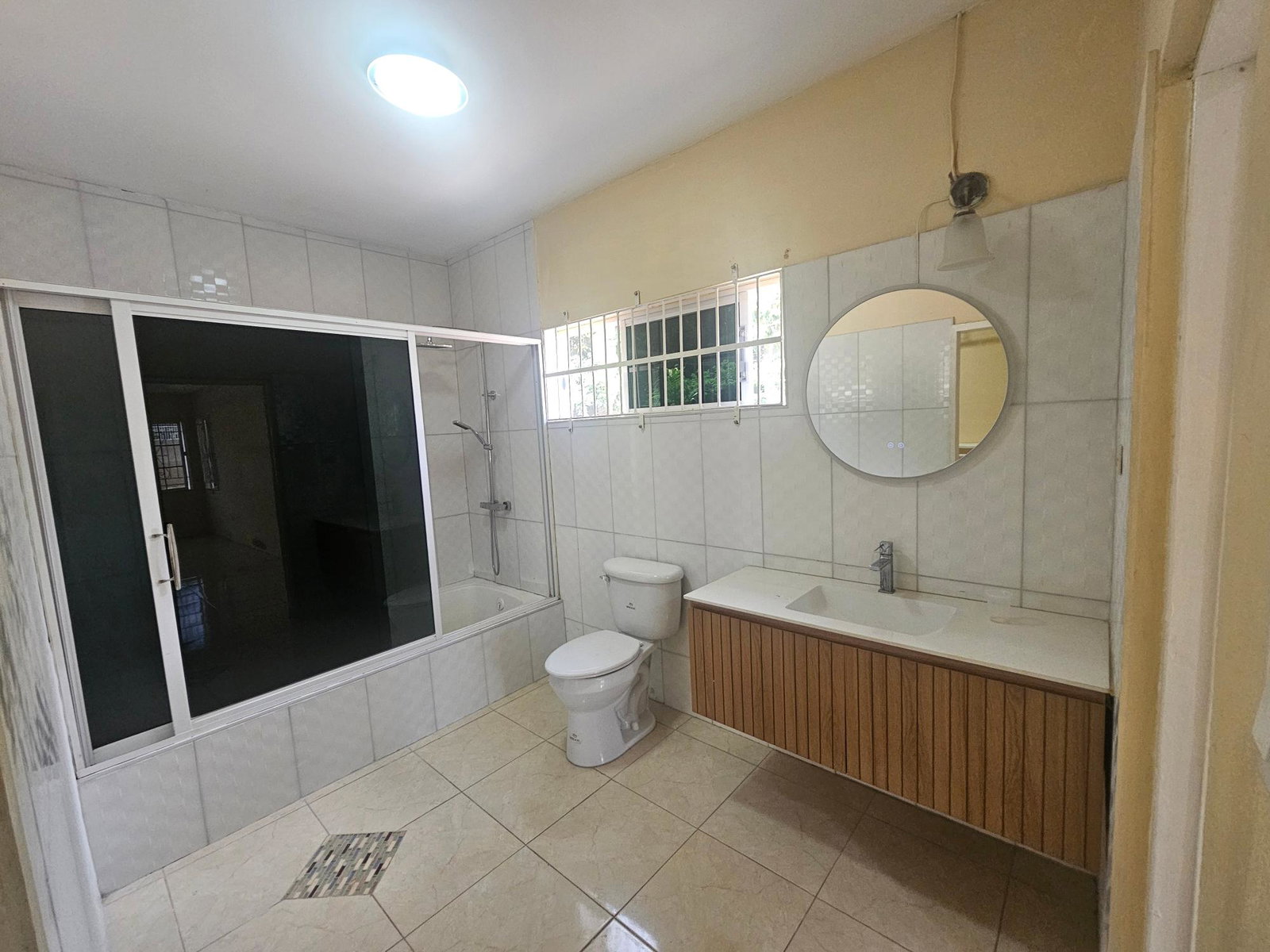 Spacious-5-Bedroom-House-for-Sale-in-Kingston-19-St.-Andrew-Jamaica Sixteenth image of 40 Burbank Avenue in Kingston 19, St. Andrew, Jamaica - property is For Sale