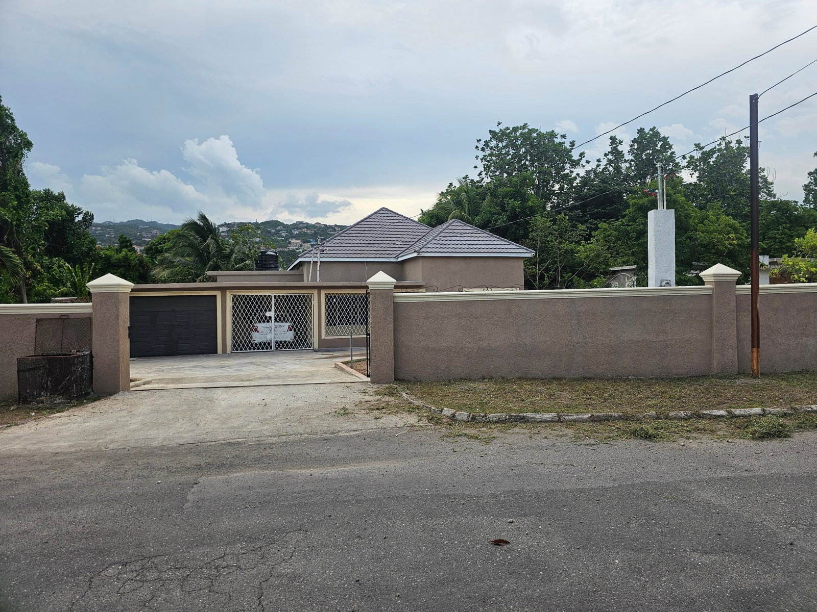 Spacious-5-Bedroom-House-for-Sale-in-Kingston-19-St.-Andrew-Jamaica Eighteenth image of 40 Burbank Avenue in Kingston 19, St. Andrew, Jamaica - property is For Sale