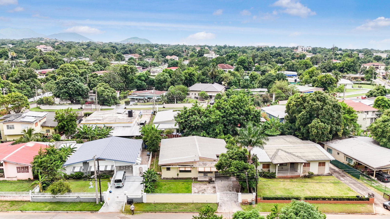 Spacious-5-Bedroom-Multifamily-Home-for-Sale-in-Havendale-Kingston-St.-Andrew Second image of 31 Chevy Chase in Kingston 19, St. Andrew, Jamaica - property is For Sale