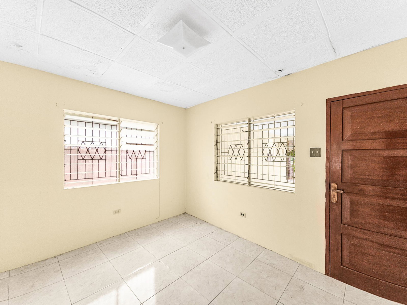 Spacious-5-Bedroom-Multifamily-Home-for-Sale-in-Havendale-Kingston-St.-Andrew Fifteenth image of 31 Chevy Chase in Kingston 19, St. Andrew, Jamaica - property is For Sale
