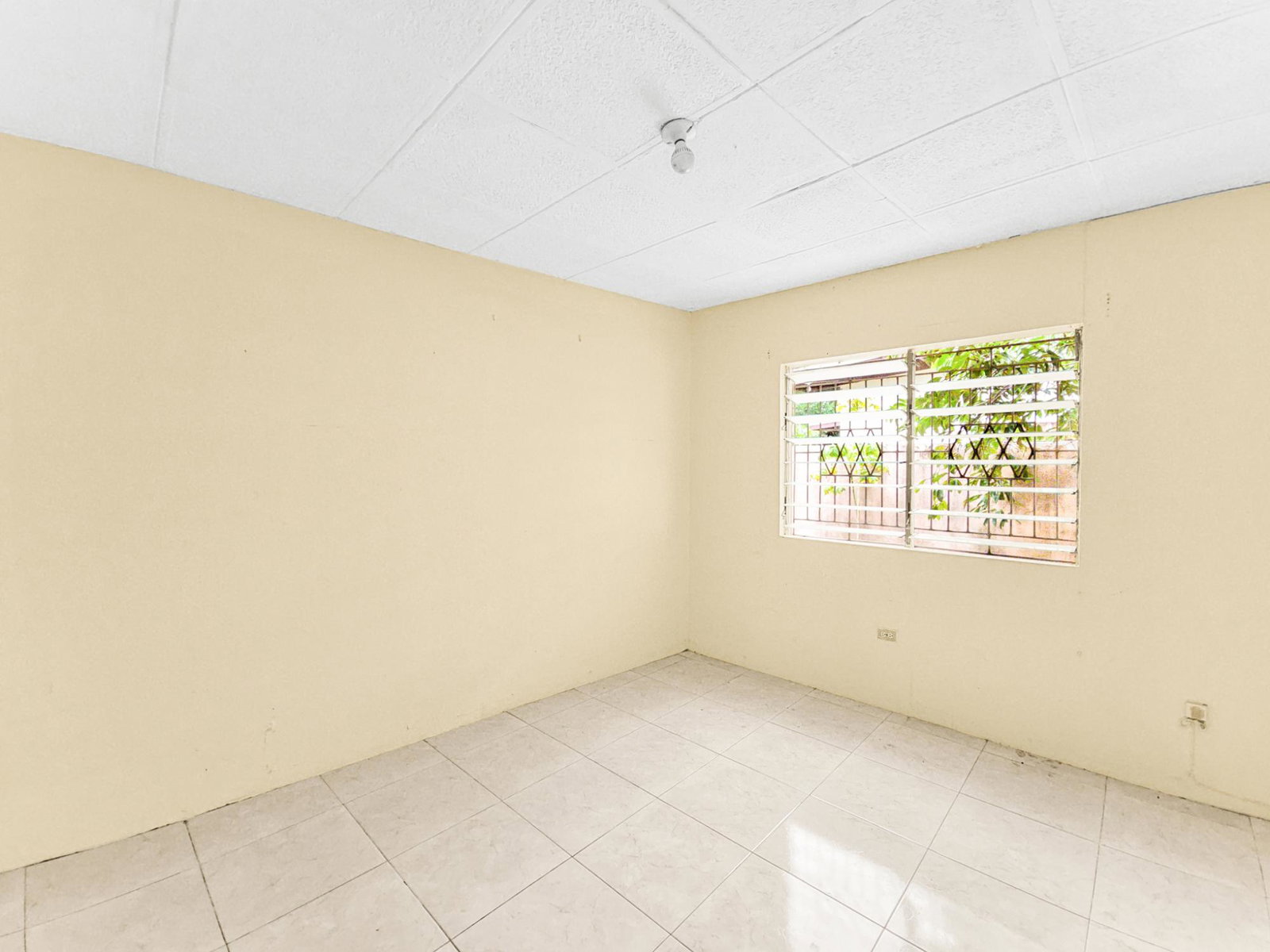 Spacious-5-Bedroom-Multifamily-Home-for-Sale-in-Havendale-Kingston-St.-Andrew Sixteenth image of 31 Chevy Chase in Kingston 19, St. Andrew, Jamaica - property is For Sale