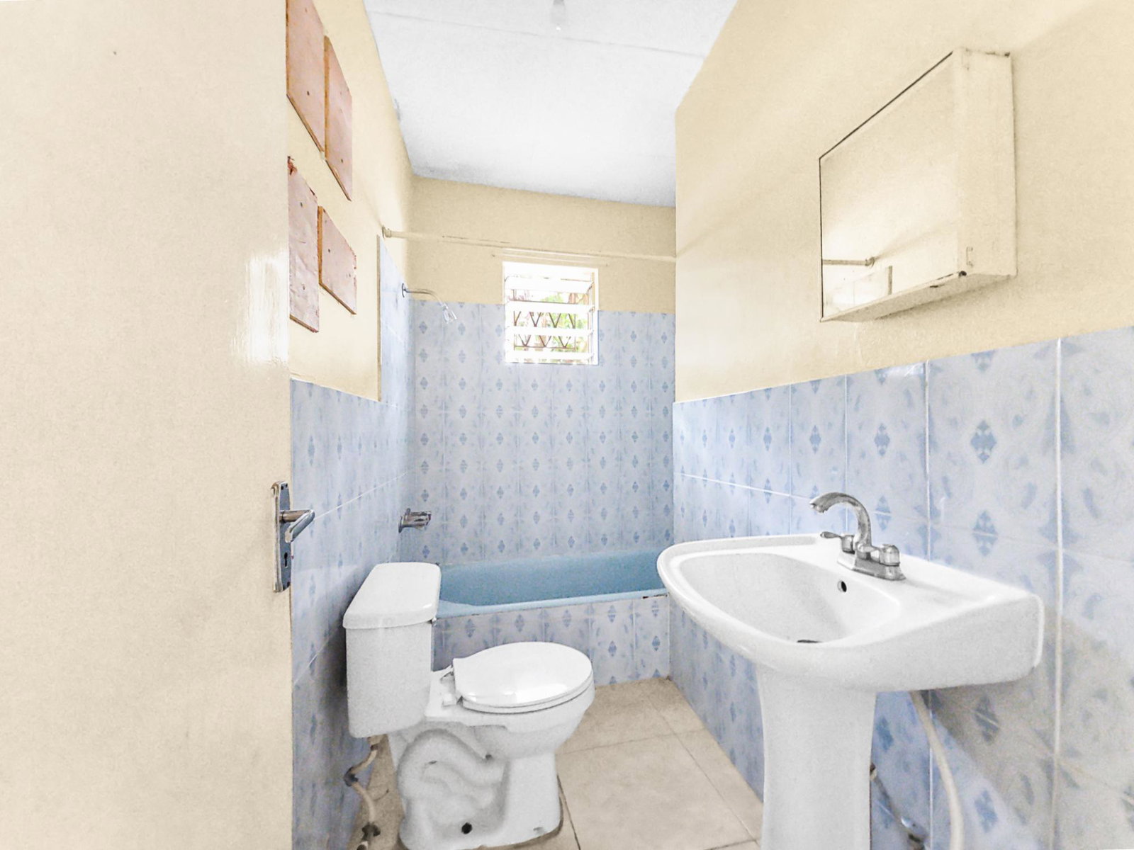 Spacious-5-Bedroom-Multifamily-Home-for-Sale-in-Havendale-Kingston-St.-Andrew Seventeenth image of 31 Chevy Chase in Kingston 19, St. Andrew, Jamaica - property is For Sale