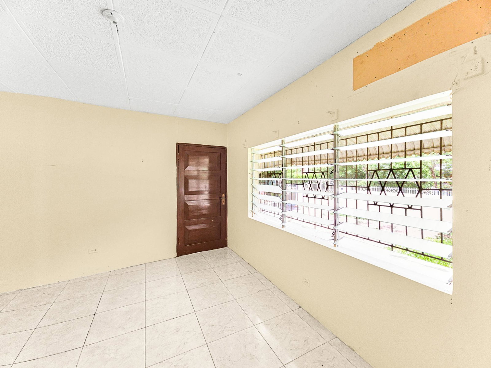 Spacious-5-Bedroom-Multifamily-Home-for-Sale-in-Havendale-Kingston-St.-Andrew Seventh image of 31 Chevy Chase in Kingston 19, St. Andrew, Jamaica - property is For Sale