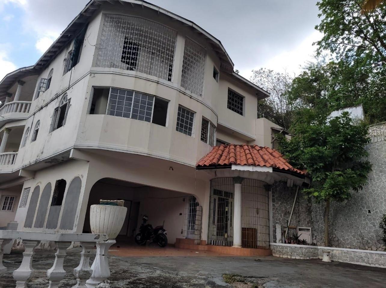 Spacious-Fixer-Upper-House-for-Sale-in-Chancery-St.-Andrew-Jamaica Second image of Ellesmere Drive, Chancery in Kingston 19, St. Andrew, Jamaica - property is For Sale