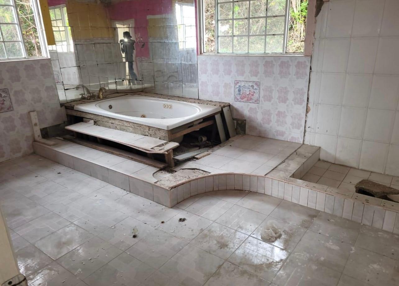 Spacious-Fixer-Upper-House-for-Sale-in-Chancery-St.-Andrew-Jamaica Ninth image of Ellesmere Drive, Chancery in Kingston 19, St. Andrew, Jamaica - property is For Sale