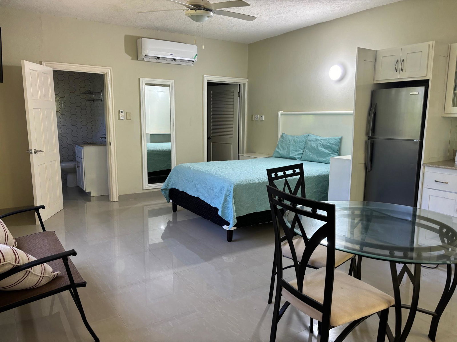 Spacious-One-Bedroom-Apartment-for-Rent-in-Ironshore-St.-James-Jamaica Second image of 1-462 Dorchester Drive in Ironshore, St. James, Jamaica - property is For Rent