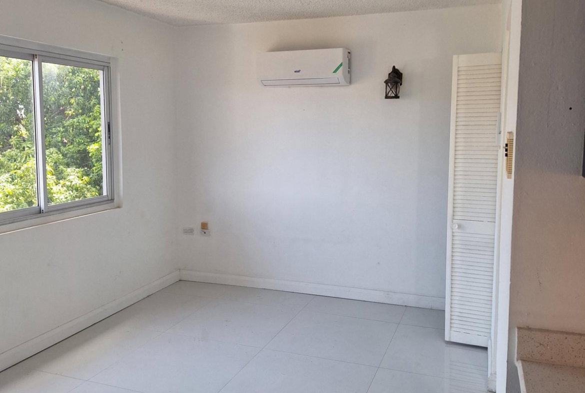 Fourth image of 204-15 1/2 Kensington Crescent in Kingston 5, St. Andrew, Jamaica - property is For Rent