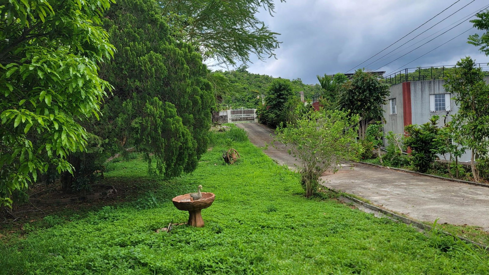 Stunning-6-Bedroom-Home-for-Sale-in-Sterling-Castle-Red-Hills-Jamaica Fifteenth image of 6 Powell Close Sterling Cas in Kingston 19, St. Andrew, Jamaica - property is For Sale