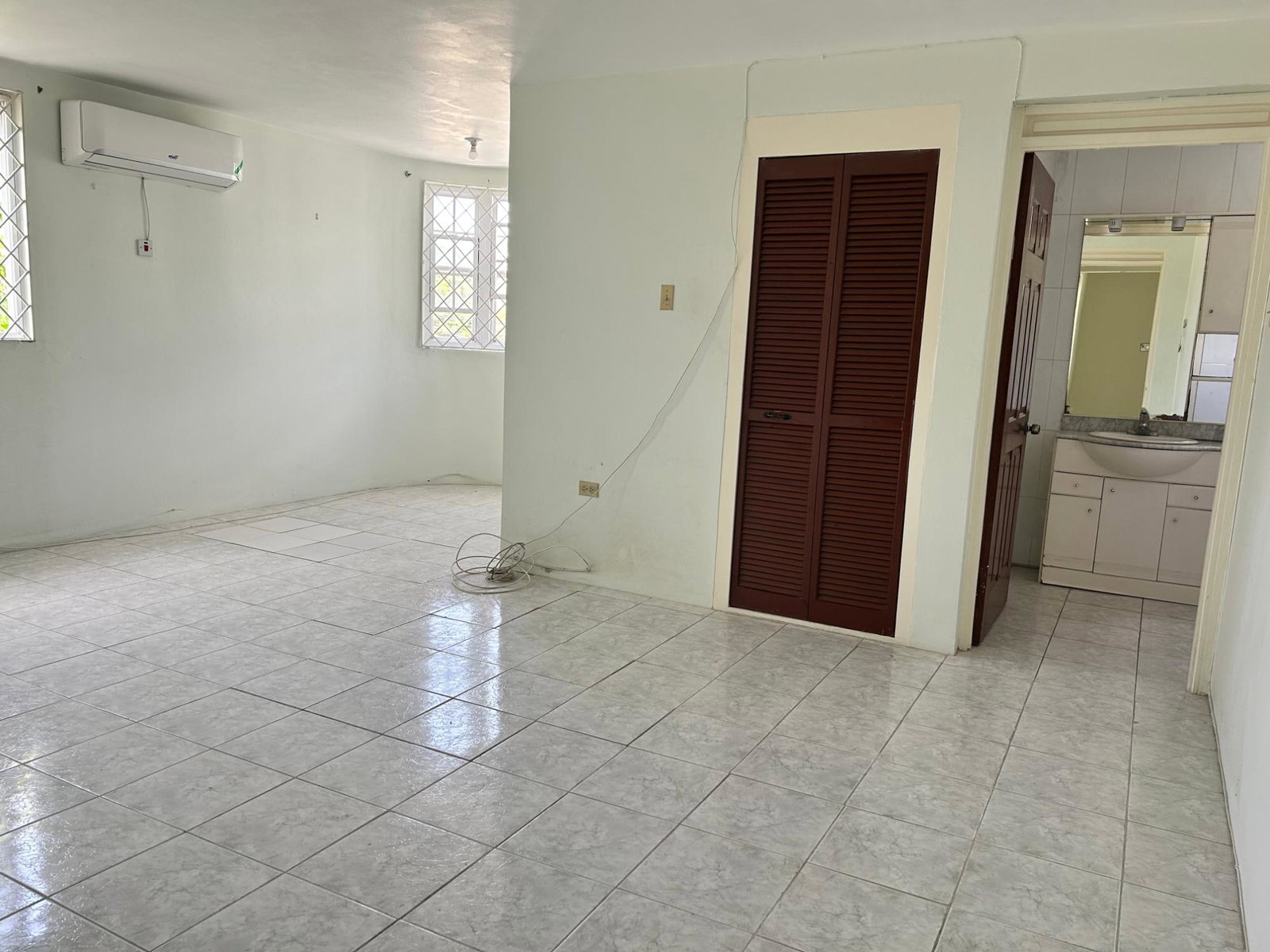 Townhouse-for-Rent-in-St.-Andrew-Jamaica-1-16a-Knightsdale-Drive Tenth image of 1-16a Knightsdale Drive in Kingston 19, St. Andrew, Jamaica - property is For Rent