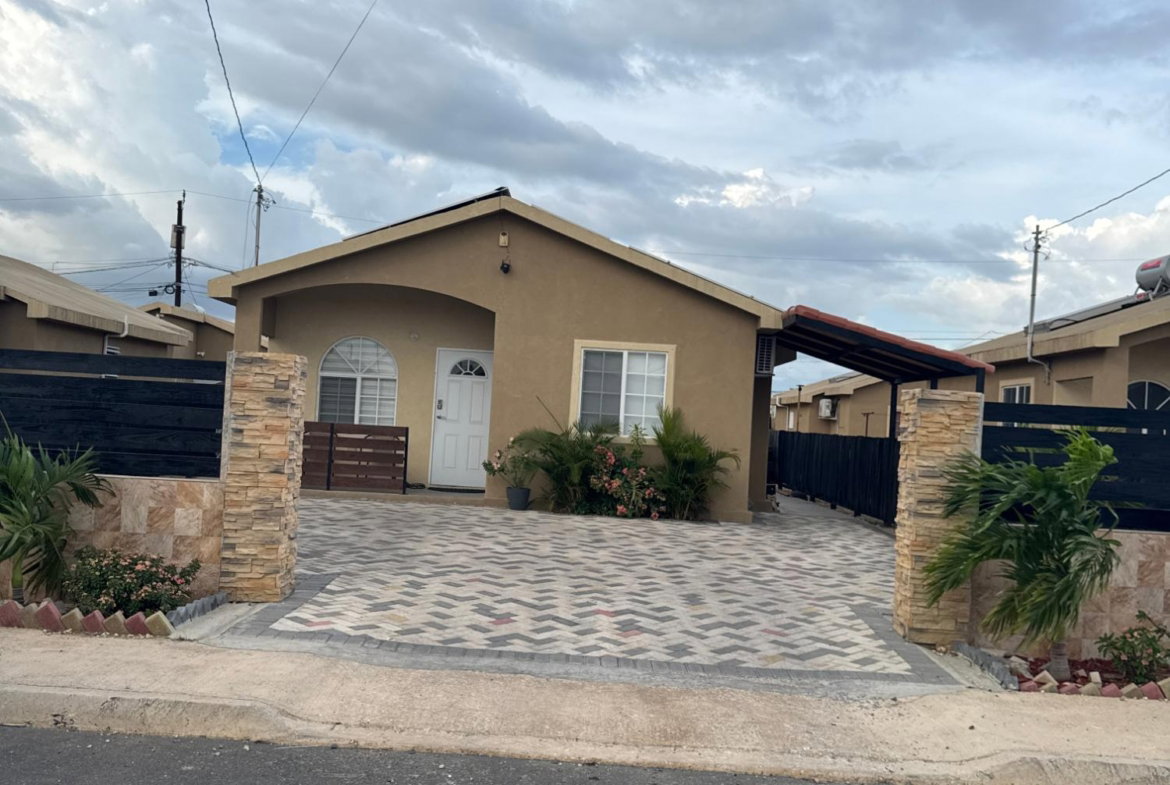 First image of 133 Pearl Avenue Phoenix Park in Phoenix Park, St. Catherine, Jamaica - property is For Sale