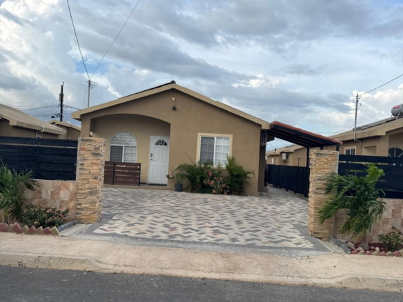First image of 133 Pearl Avenue Phoenix Park in Phoenix Park, St. Catherine, Jamaica - property is For Sale