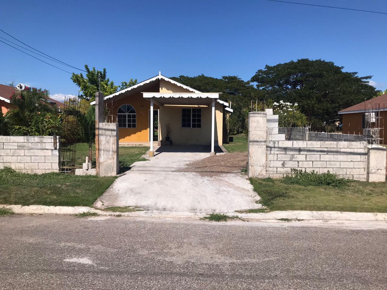 Fifth image of 998 Lagoon Circle (phase 3) in Old Harbour, St. Catherine, Jamaica - property is For Rent