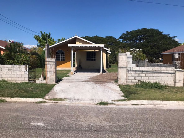 Fifth image of 998 Lagoon Circle (phase 3) in Old Harbour, St. Catherine, Jamaica - property is For Rent
