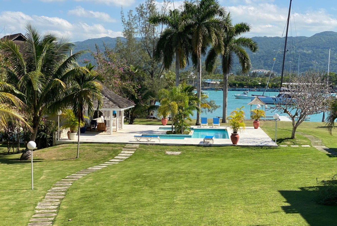 Seventeenth image of T/h No. 5-anchorage Tony Hart Boulevard in Montego Bay, St. James, Jamaica - property is For Rent