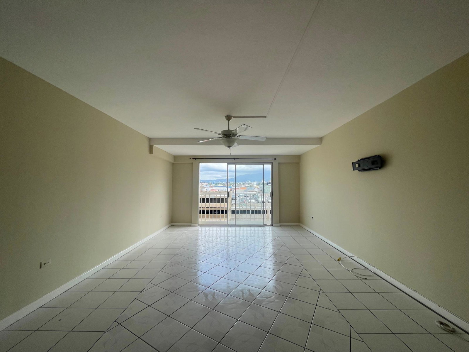 2-Bed-2-Bath-Waterfront-Apartment-for-Rent-in-Ocean-Towers-Kingston Fourth image of E-205- Ocean Towers, Ocean Blvd in KINGSTON, Kingston, Jamaica - property is For Rent