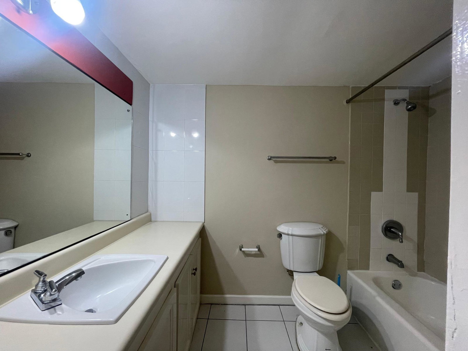 2-Bed-2-Bath-Waterfront-Apartment-for-Rent-in-Ocean-Towers-Kingston Eighth image of E-205- Ocean Towers, Ocean Blvd in KINGSTON, Kingston, Jamaica - property is For Rent